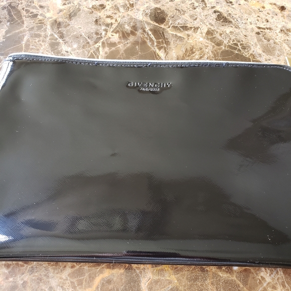 Rare find ! Discontinued Be Givenchy mini and enveope bag. - Picture 5 of 5